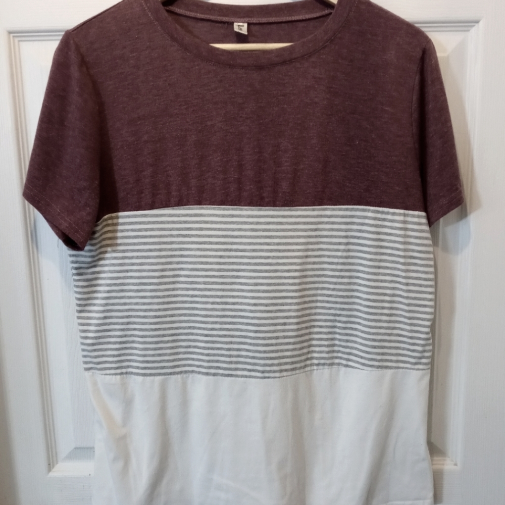 Boutique Leo T Shirt Sz L